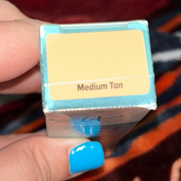 NEW IN BOX - IT Cosmetics CC+ Cream, oil free & matte finish - Picture 2 of 7